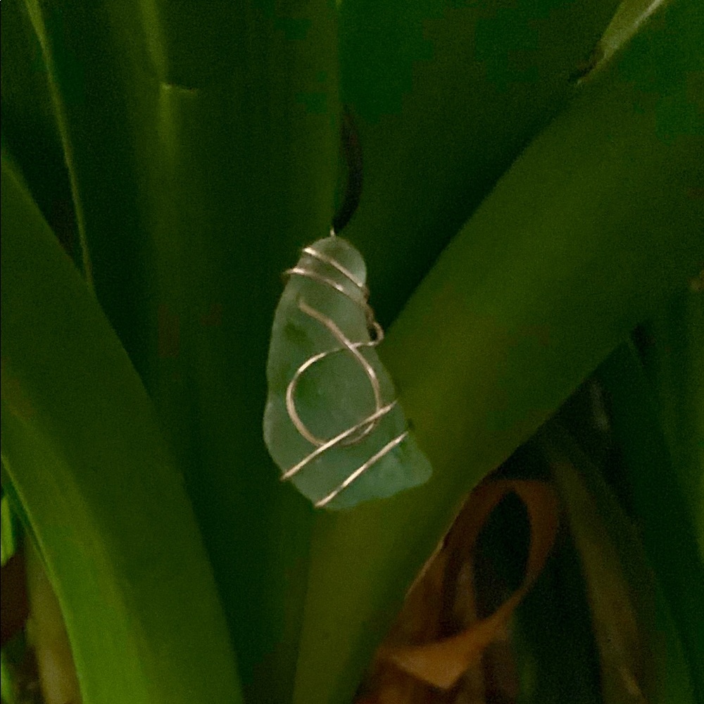 Wire wrapped sea glass necklace NWOT